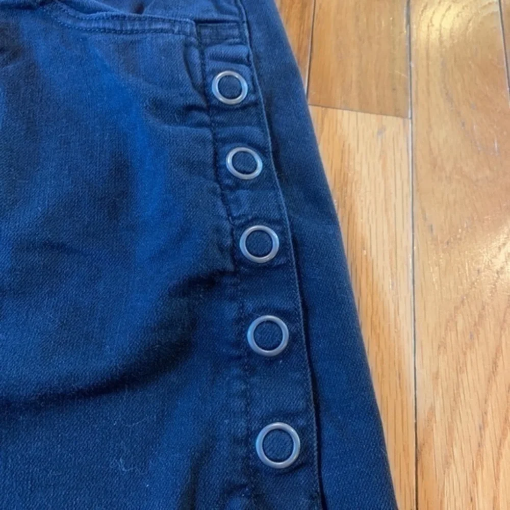 American Eagle Cutoff Black Denim Mini Skirt With Gromets Size 0